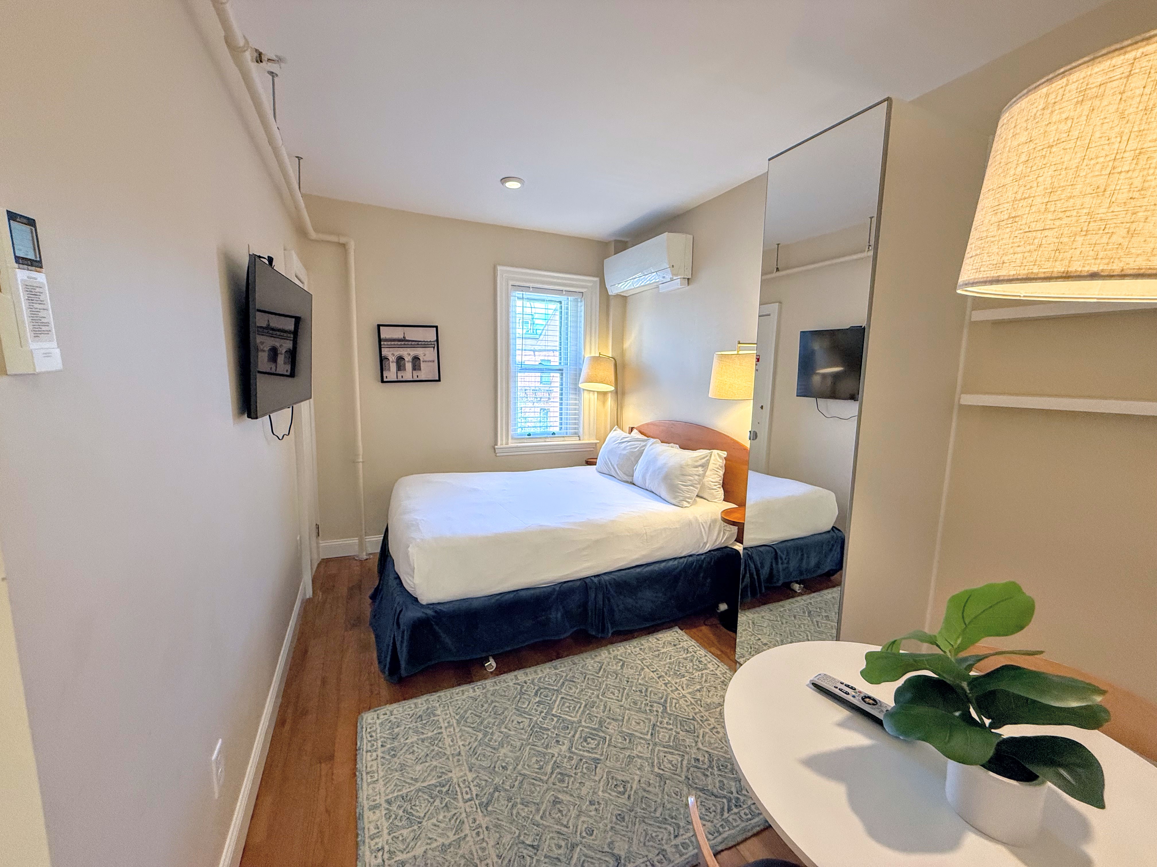 queen bed with table