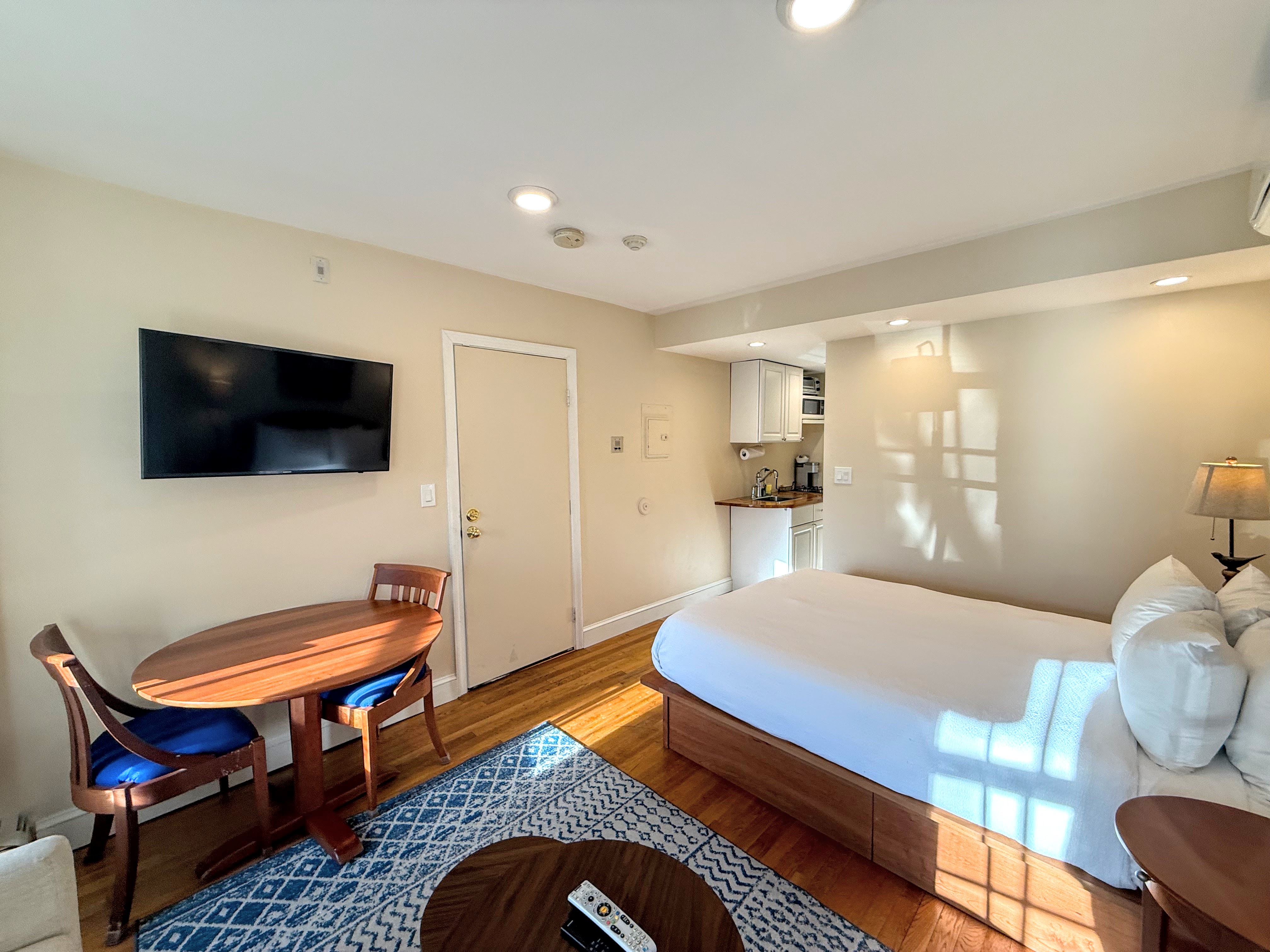 Queen bed and table with chairs